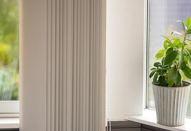 Lamellgardin: Off-white med trekksnor