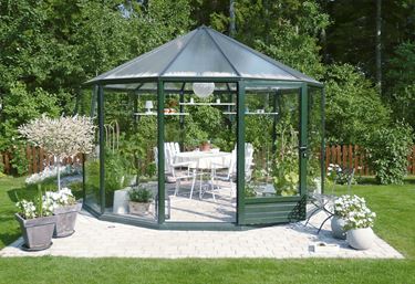 12-kantede Rondo drivhus/lysthus, gir et nett og luftig inntrykk.