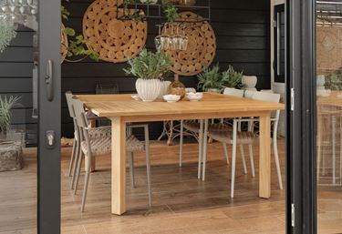 Eviggrønt spisebord i teak, miljøbilde, Utemøbler fra Garden Living