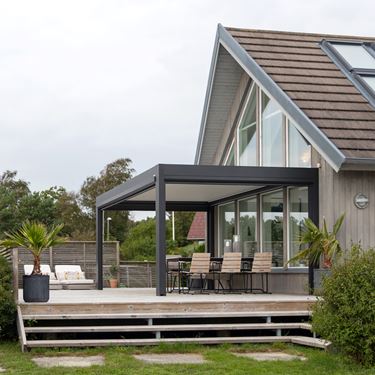 Moderne og praktisk Pergola i lakkert aluminium.