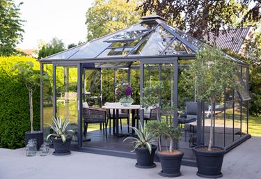 Eksempelbilde: Green Room Square, 15,5 m², grå metallic DC387, glass.