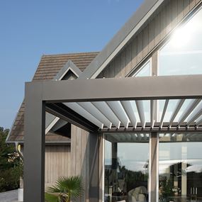 Moderne og praktisk Pergola i lakkert aluminium.
