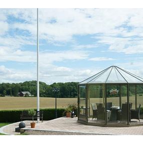 12-kantede Rondo drivhus/lysthus, gir et nett og luftig inntrykk.