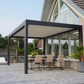 Moderne og praktisk Pergola i lakkert aluminium.