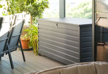 Grønnkål Dynbox, svart boks for puter. Utemøbler fra Garden Living