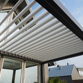 Moderne og praktisk Pergola i lakkert aluminium.