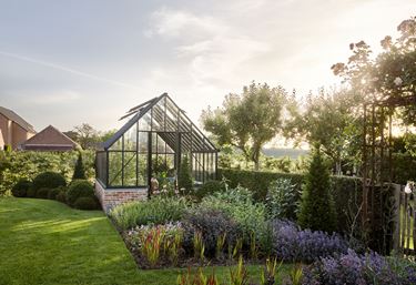 Eksempelbilde av Rustiq viktoriansk drivhus på veggen